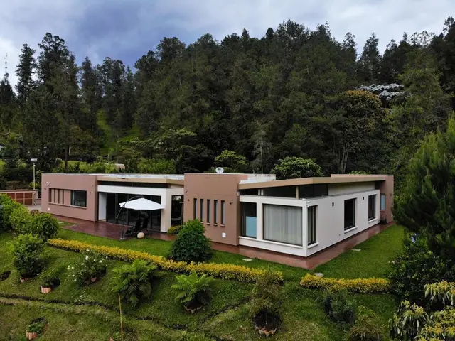 Casa en venta en El Retiro, Antioquia - Parcelación Bosques de Luisines